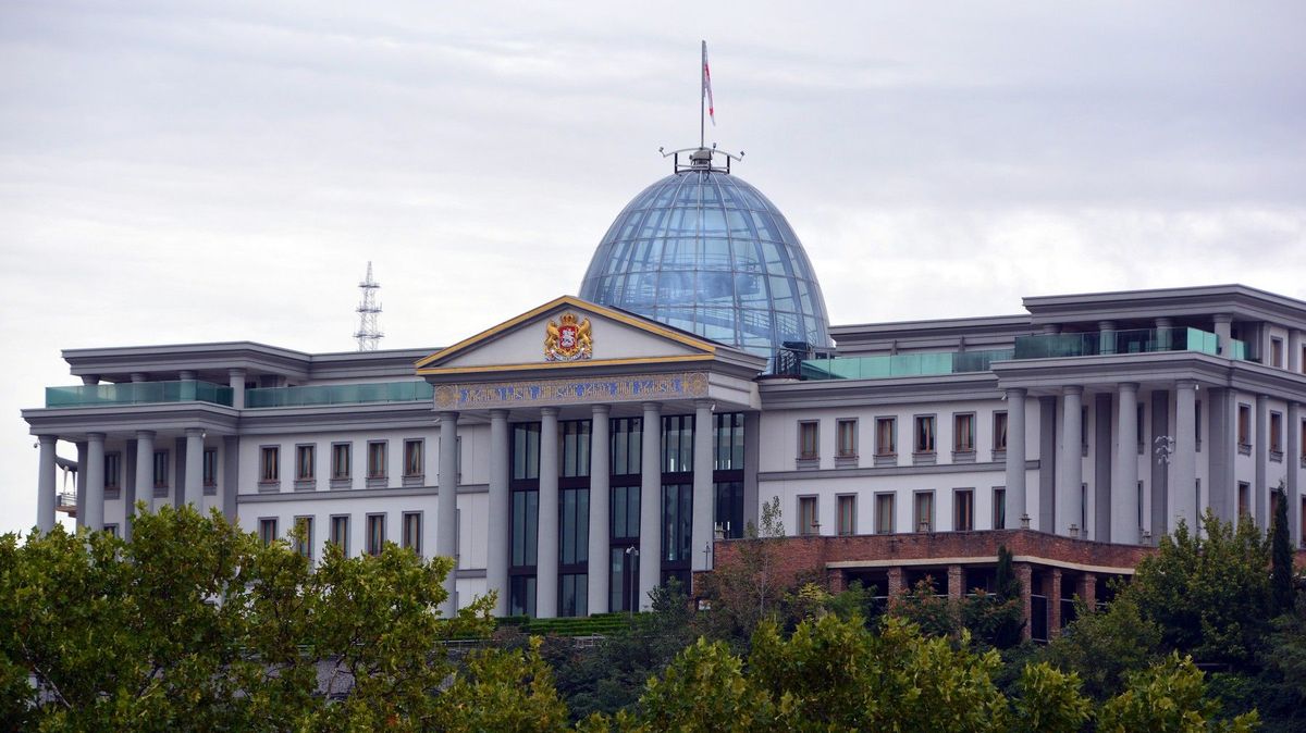 Německá CDU v propagačním spotu ukázala místo Říšského sněmu palác v Gruzii